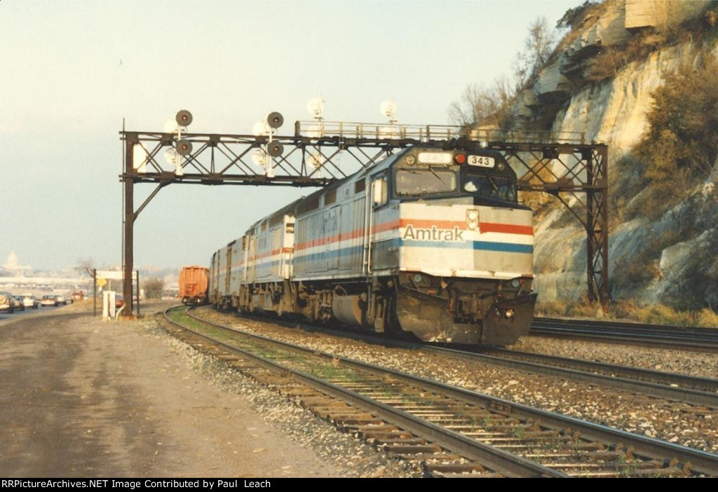 "Empire Builder" rolls east through Hoffman